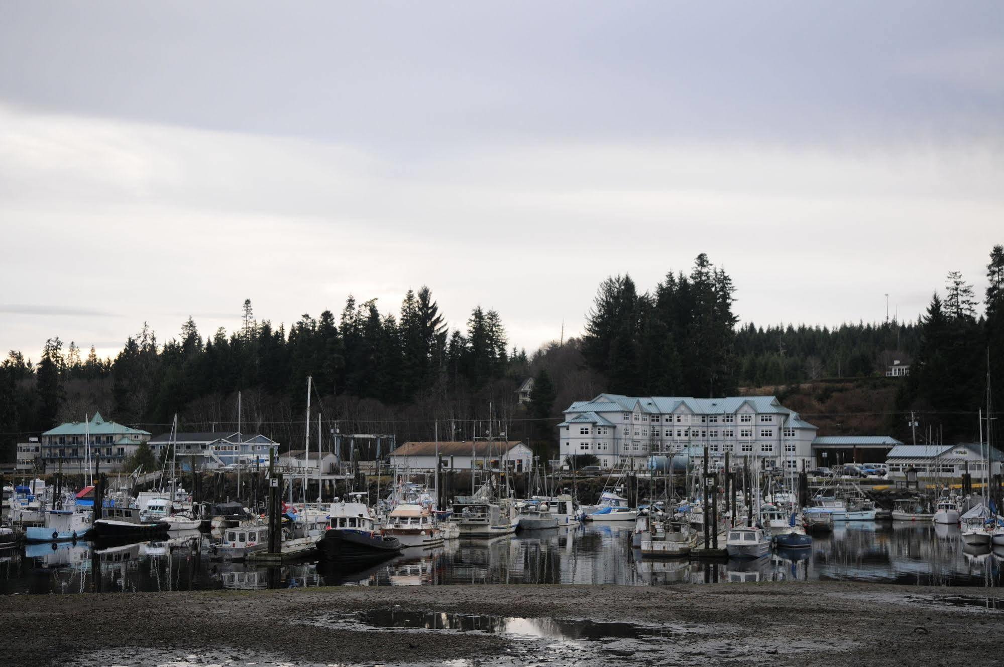 Quarterdeck Inn Port Hardy Dış mekan fotoğraf