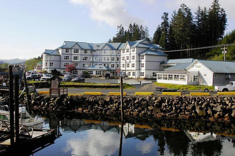 Quarterdeck Inn Port Hardy Dış mekan fotoğraf